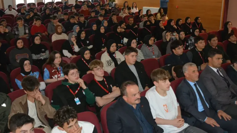 Trabzon’da Lise Öğrencilerine Gazetecilik Eğitimi Verildi