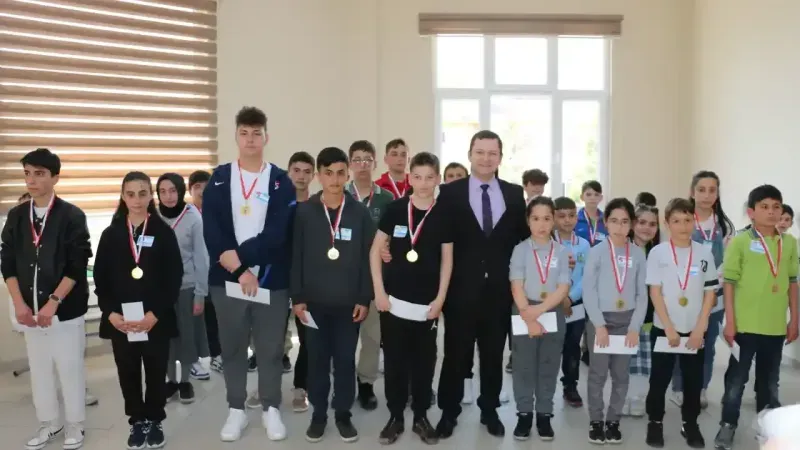 Trabzon’un Of İlçesinde Düzenlenen “6’ıncı Akıl Ve Zeka Oyunları”nda Öğrenciler Yetenekleri Sergilendi