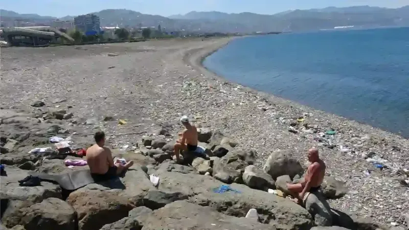 Trabzon’da Nisan Sıcağıyla Birlikte Deniz Sezonu Erken Açıldı: Beşirli Sahilinde İlk Deniz Keyfi